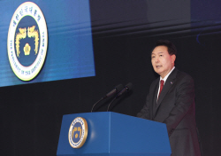 尹 "허위선동·조작·가짜뉴스…대한민국 위협"