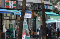 최저시급 인상에 뿔난 편의점주들 "지원 대책 마련하라"