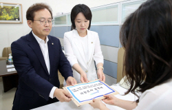 민주당, 양평고속道 국정조사 요구서 제출…"尹 처가 특혜 의혹 진상규명할 것"