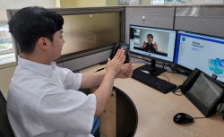 신한은행 "카카오톡 영상 통화에도 수어 상담 서비스 제공"