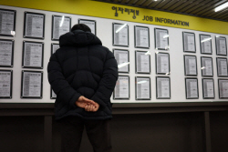 1분기 임금근로 일자리 46만개↑…4분기째 둔화에 절반 이상은 노인 일자리