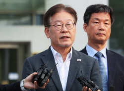 단식 중 수사에도 꼿꼿...이재명 "역시 증거란 하나도, 소환 도저히 납득 안돼"