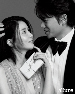 ‘결혼 10주년’ 이보영·지성 부부, ‘커플 화보’ 공개