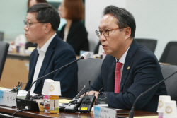 내년 건강보험료율 안 오른다…2017년 이후 7년 만에 역대 3번째 동결