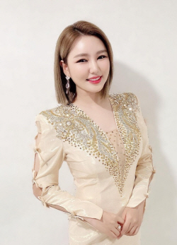 ‘10월에도 가인이어라∼’ 송가인, 전국 돌며 빼곡한 일정 소화