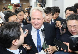 "쓴 약 만들겠다"는 與 인요한, 인선·발언은 아직 ‘밍밍’…딛을 수 있을까
