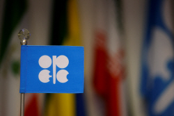 OPEC+ ‘추가 감산’에 쏠린 눈…국제유가 전망, 사우디에 달렸다