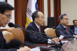 정부 "요소 할당관세 내년까지 연장…국내 생산시설 구축 검토"