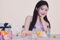 레드벨벳 조이(JOY), 과즙미 터지는 우아한 봄의 여신 변신… 향수 화보 공개