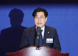 野 새 원내대표에 친명 박찬대…“법사·운영위 민주당 몫 확보할 것”