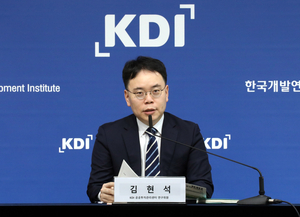 “전기차 등 친환경차 보급에 충전기 확충이 보조금보다 더 효과적”