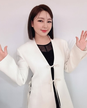 송가인, 팬들과 함께 생일파티 연다...‘미니 디너쇼’