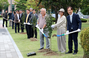 KAIST, 대전·서울 캠퍼스에 무궁화 1000주 식재…‘무궁화길’ 조성