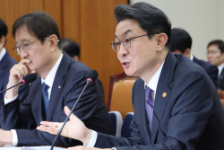 “평생 1주택”·“한 채 판다”…이억원·이찬진, 국감서 부동산 해명전