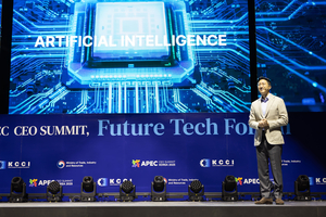 AI 설계도 번역, 휴머노이드 용접…정기선 HD현대 회장, ‘글로벌 혁신 동맹’으로 미래 조선소 그린다