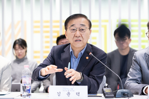 김윤덕 국토장관 “차관 사퇴 사과…주택 공급 총력”