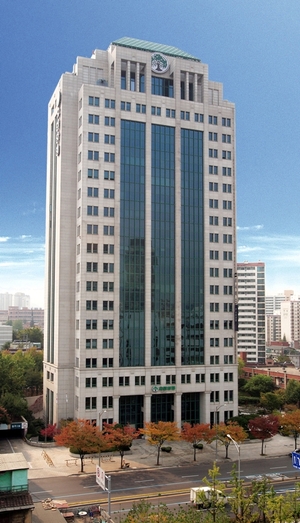 3분기 ‘주춤’ 유한양행, 렉라자·CDMO로 ‘제약사 1위’ 명성 되찾는다