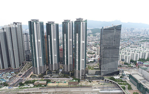 서울 갭투자 막겠다더니…‘빈틈’ 주상복합 3가구 청약에 12만명 몰렸다