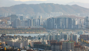서울 아파트값 상승폭 하락세 지속…대체지는 더 올랐다
