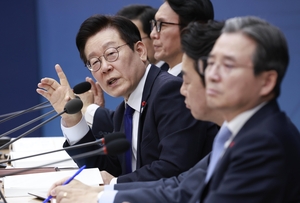 李 띄운 ‘탈모약 급여화’ 논란…의료계 ‘반대’, 제약업계도 ‘글쎄’