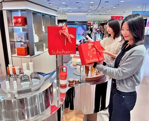 ‘정기세일’로 신년 여는 백화점 3사, 얼어붙은 소비심리 녹인다