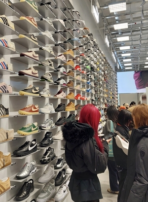 무신사, 명동 상권 부활에 ‘화룡점정’