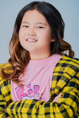 화보로 첫발 뗀 키즈모델 김소연·이나윤, 신예답지 않은 표현력 눈길