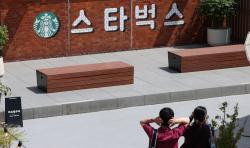“은행도 아닌데 4200억 굴린다”...스타벅스는 왜 금융규제 비켜가나