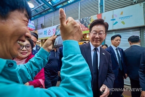 李 전통시장 행보에 野 불편 기류…대통령들의 ‘시장 정치학’
