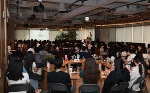 스타벅스, 22일 전 점포 조기 영업 종료…단체 역사교육