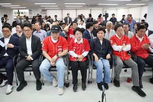 吳, 밤새 뒤지다 새벽 역전…캠프 “가즈아” 환호