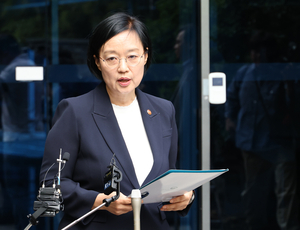‘파격 발탁’ 한성숙, 총리 후보 첫 출근…“AI 대전환·민생 경제 총력”