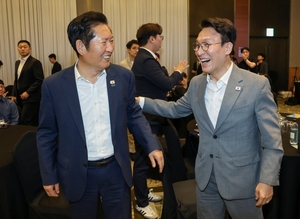 김민석은 ‘중도 확장·경제’, 정청래는 ‘지지층 결집’…엇갈린 당권 전략