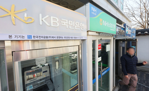 “KB는 일정대로, 정부는 또 지연”...힘 빠지는 ‘지배구조 개편안’