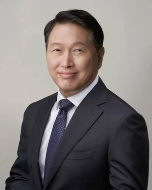 최태원, SK㈜서 상반기 17억5000만원…윤풍영은 주식보상 포함 77억원
