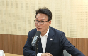 김민석 “李 집권 1년, 노무현 탄핵 전조와 비슷”… 조국 “李 탄핵 어림없어”