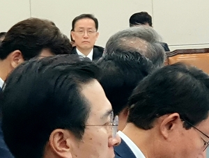 “누가 지명 통보했나” 입 다문 이형일… 17년 보유 4개월 거주 아파트엔 “실거주 목적 맞다” 해명