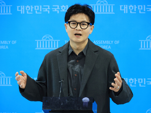 김승원 낙마로 존재감 키운 한동훈…대권 주자 부상과 ‘수사 자료’ 부담 사이