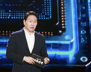 최태원 “AI로 사회 비용 낮추고 난제 풀어야”…EBS서 청년과 미래 논한다