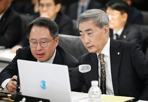 한은 총재 사과 부른 ETF…금안국 직원 주식 거래도 도마