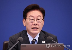 李 “저성장 장기화…첨단산업 투자·내수 육성해야”
