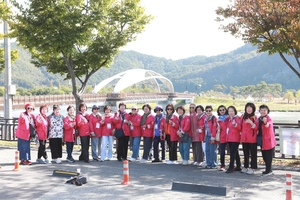 독일로 떠났던 청춘, 60년 만에 고국의 가을을 걷다…파독 간호사 91명 상주 방문