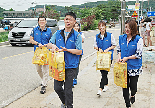 8면-삼성전자 식료품 지원