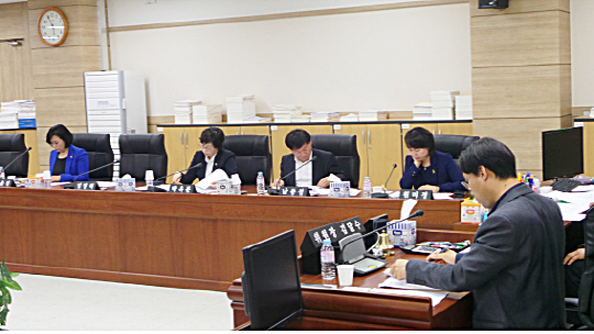8면-11