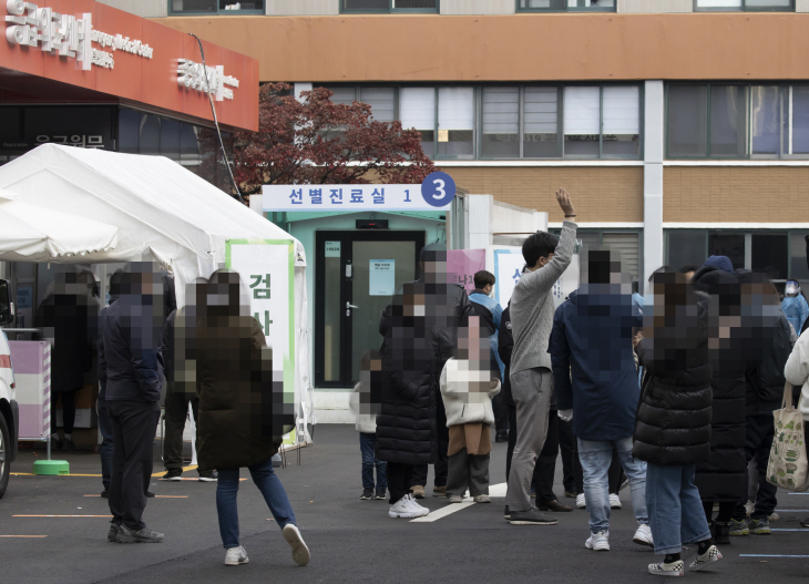 코로나19 어제 386명 신규확진, 나흘 연속 300명대
