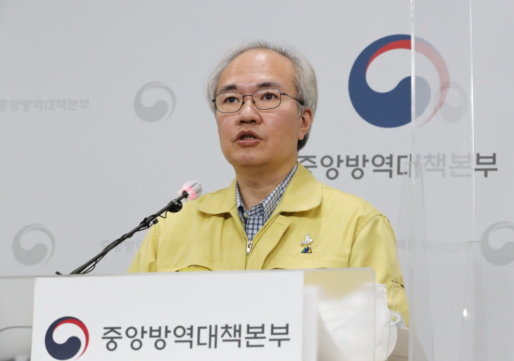 코로나19 브리핑하는 권준욱 부본부장