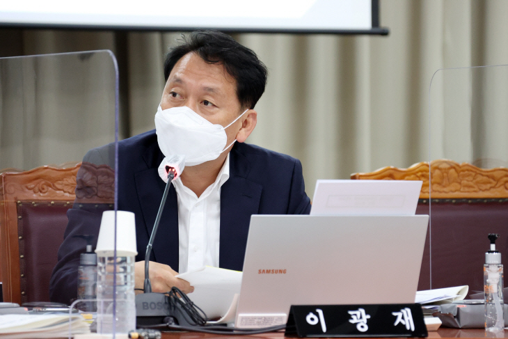 이광재 질의사진1