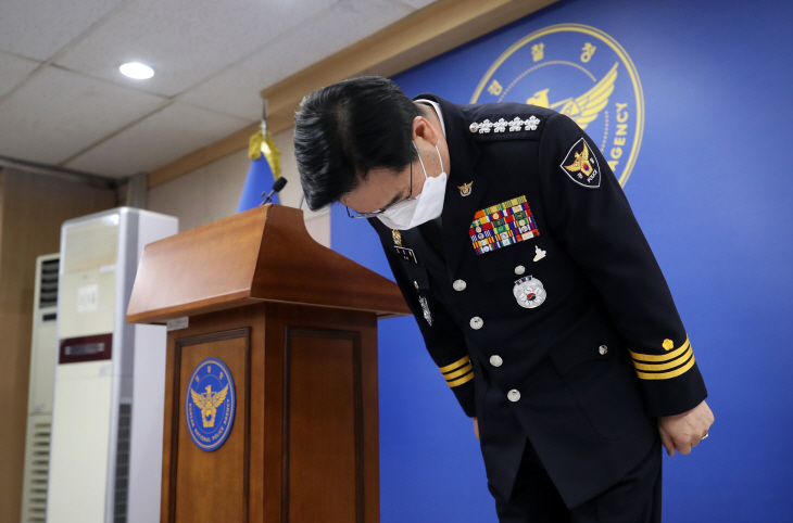 고개 숙인 김창룡 경찰청장