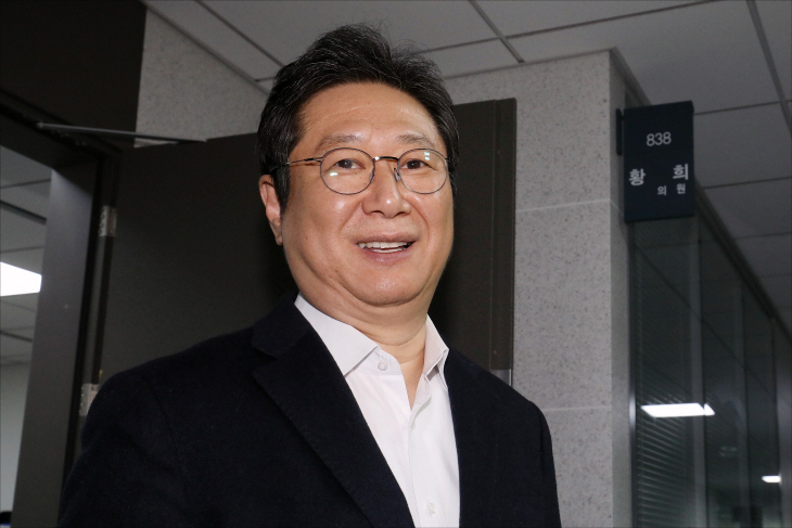 소감 밝히는 황희 문체부 장관 후보자<YONHAP NO-2630>