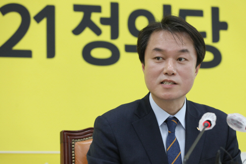 신년 기자회견 하는 정의당 김종철 대표